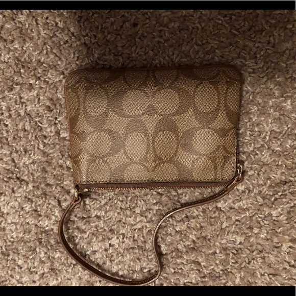 Small coach wristlet/Coin purse - Picture 3 of 3